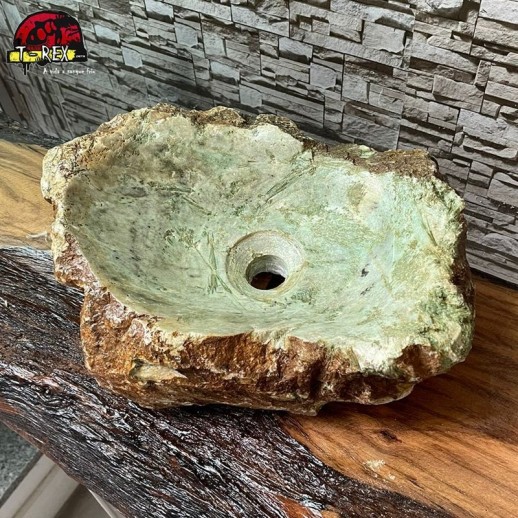 cuba de pedra esculpida